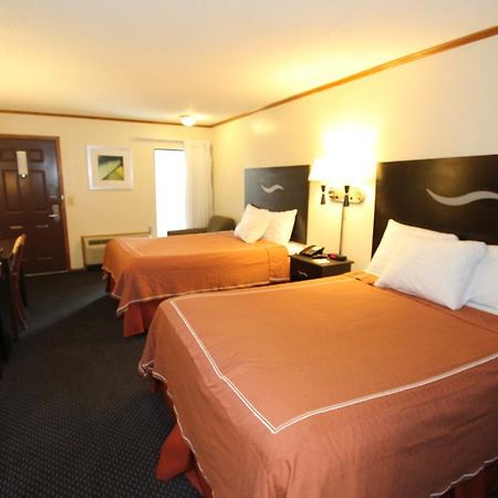 Days Inn Kansas City-Worlds Of Fun Eksteriør billede