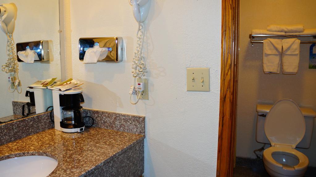 Days Inn Kansas City-Worlds Of Fun Værelse billede