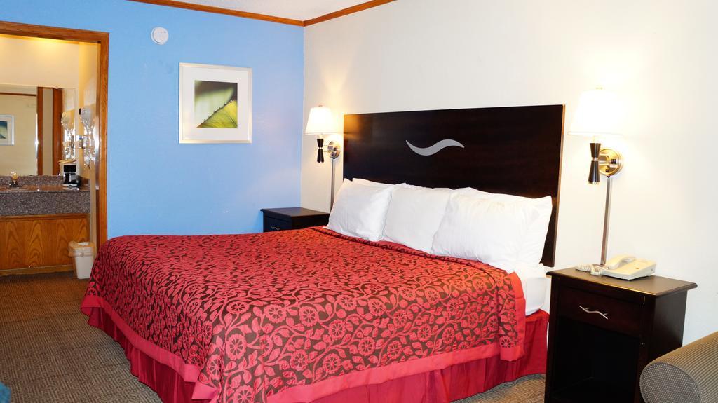 Days Inn Kansas City-Worlds Of Fun Eksteriør billede