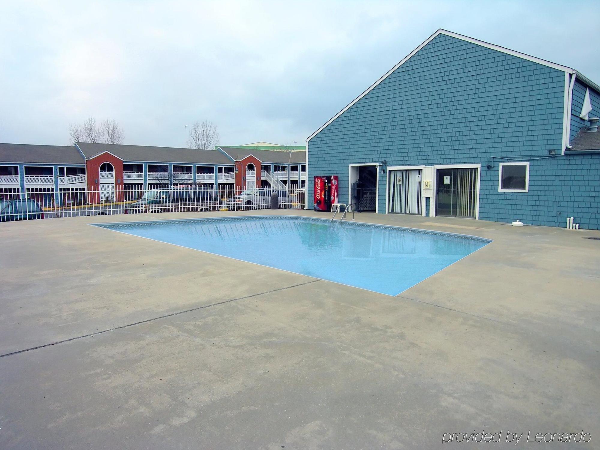 Days Inn Kansas City-Worlds Of Fun Eksteriør billede