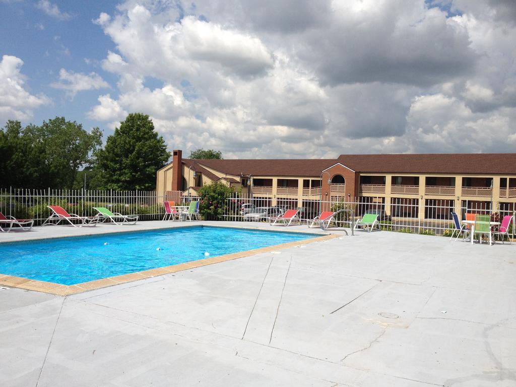 Days Inn Kansas City-Worlds Of Fun Eksteriør billede